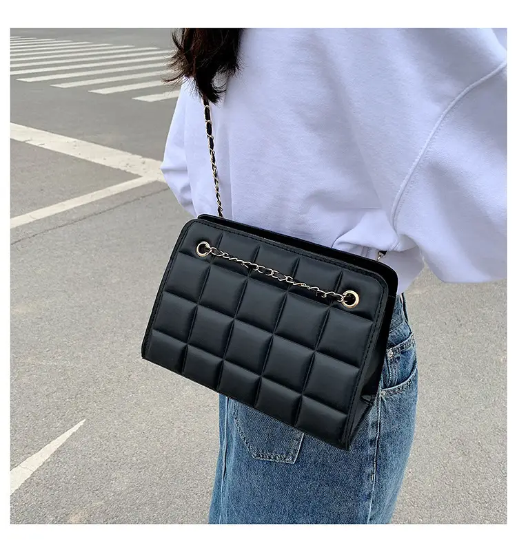 White Quilted Chain Shoulder Bag with Red Heart Detail — feature 11