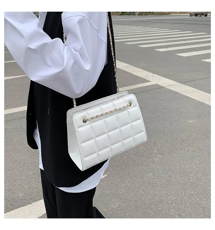 White Quilted Chain Shoulder Bag with Red Heart Detail — feature 15