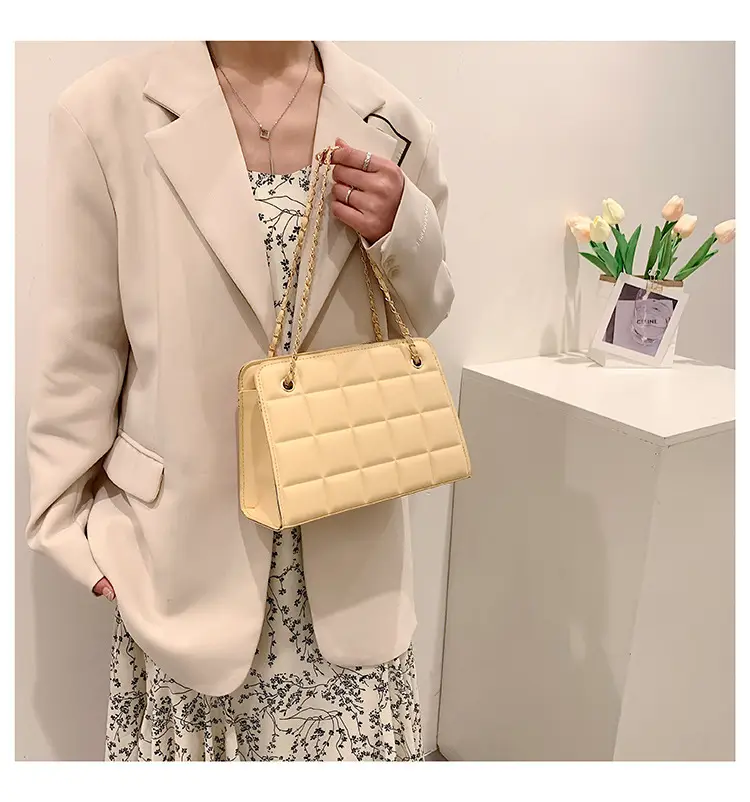 White Quilted Chain Shoulder Bag with Red Heart Detail — feature 19