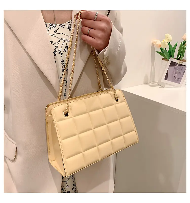 White Quilted Chain Shoulder Bag with Red Heart Detail — feature 20