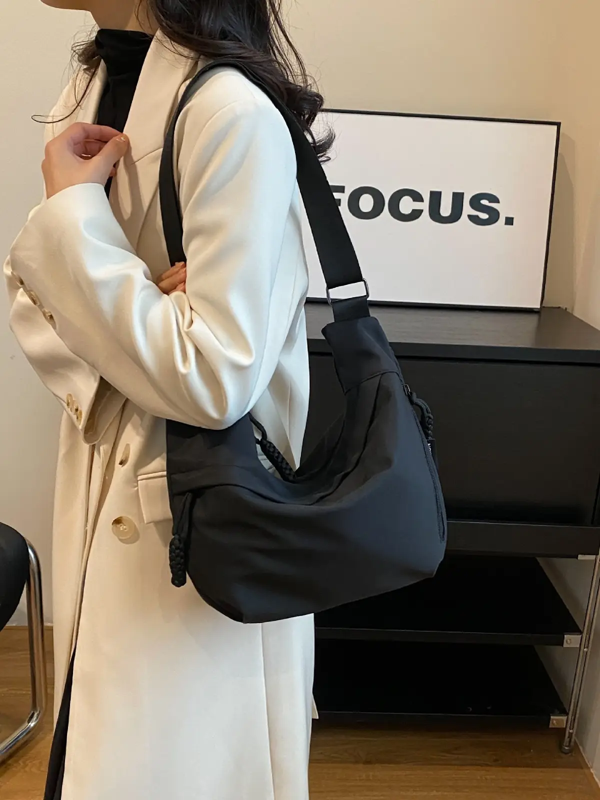 Women's White Korean Style Shoulder Bag with Zip Closure