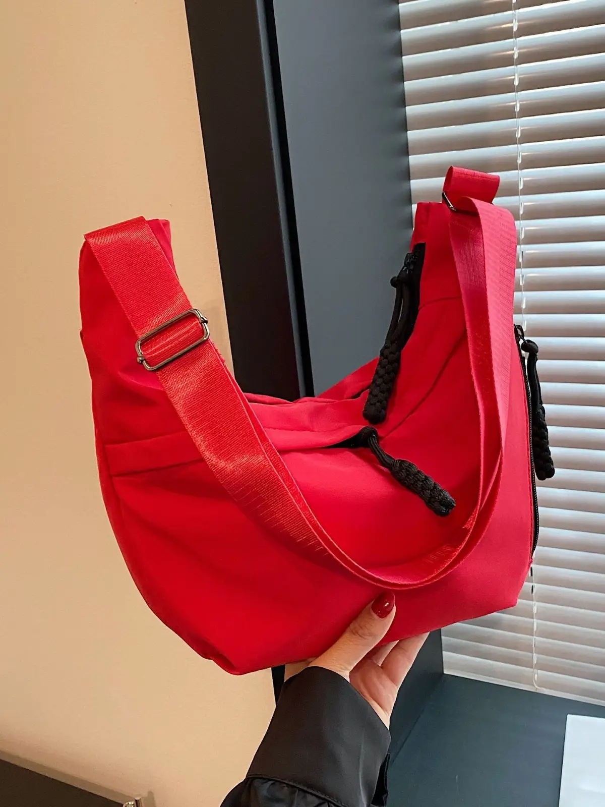 Women's White Korean Style Shoulder Bag with Zip Closure