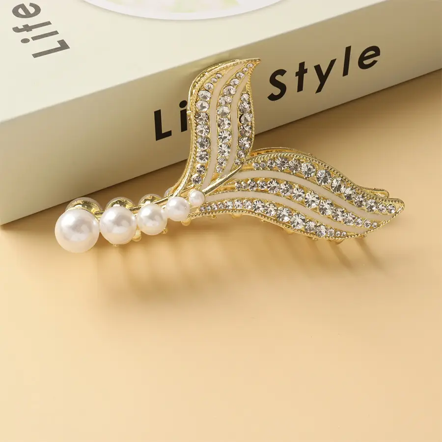 French Pearl Fishtail Hairpin with Full Diamond Clip — feature 10