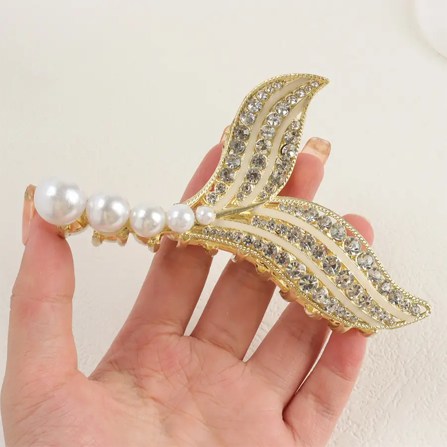French Pearl Fishtail Hairpin with Full Diamond Clip — feature 4