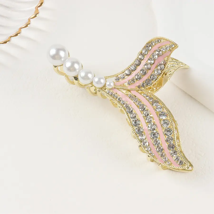 French Pearl Fishtail Hairpin with Full Diamond Clip — feature 5