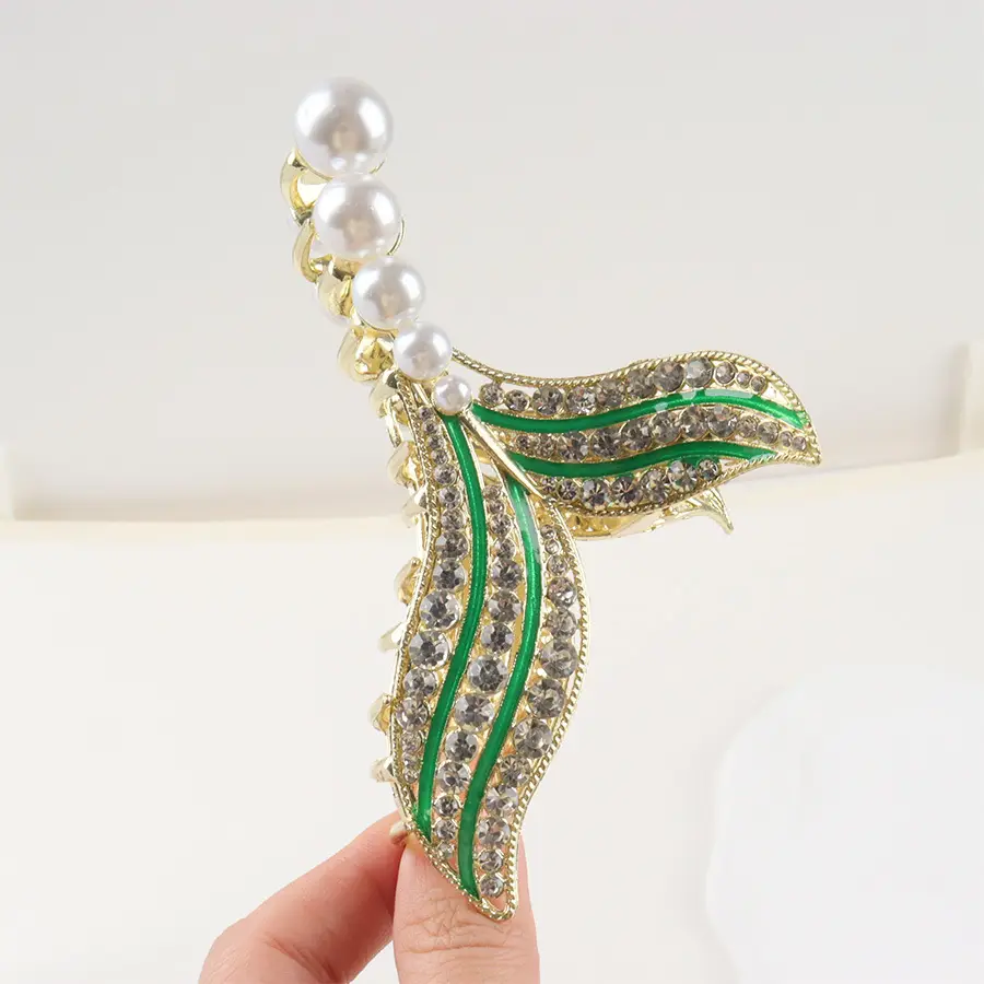 French Pearl Fishtail Hairpin with Full Diamond Clip — feature 6