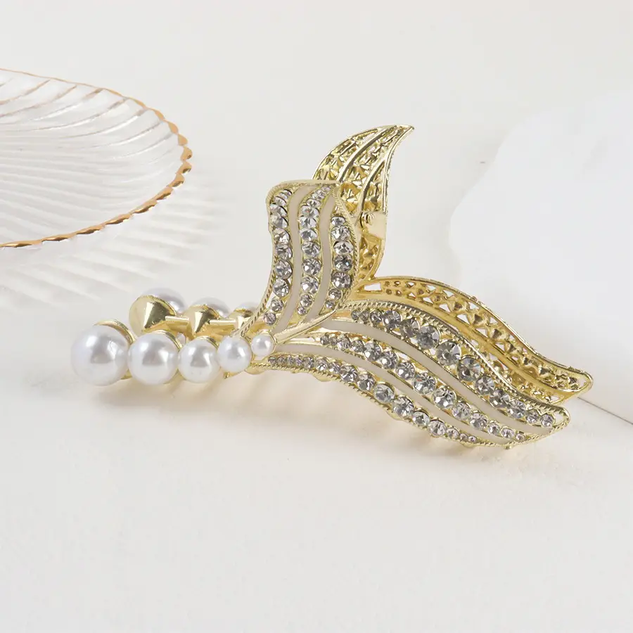 French Pearl Fishtail Hairpin with Full Diamond Clip — feature 7