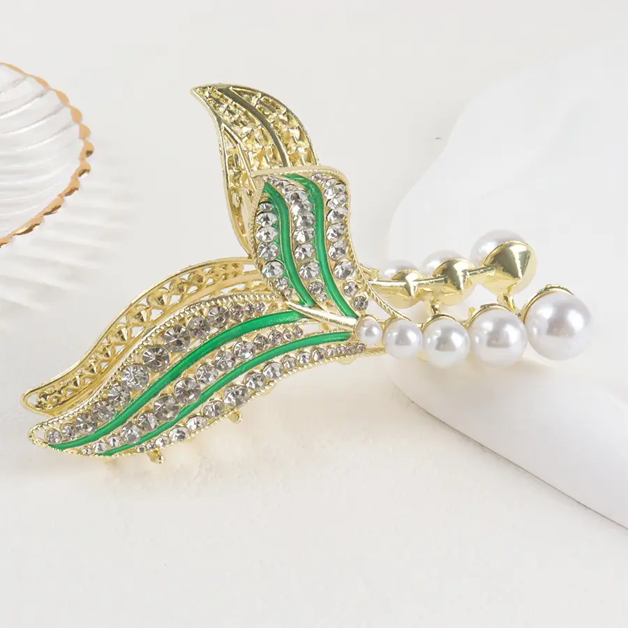 French Pearl Fishtail Hairpin with Full Diamond Clip — feature 8
