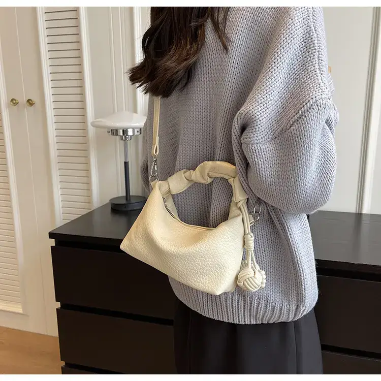 Black Retro Shoulder Bag for Women 2023 — feature 23