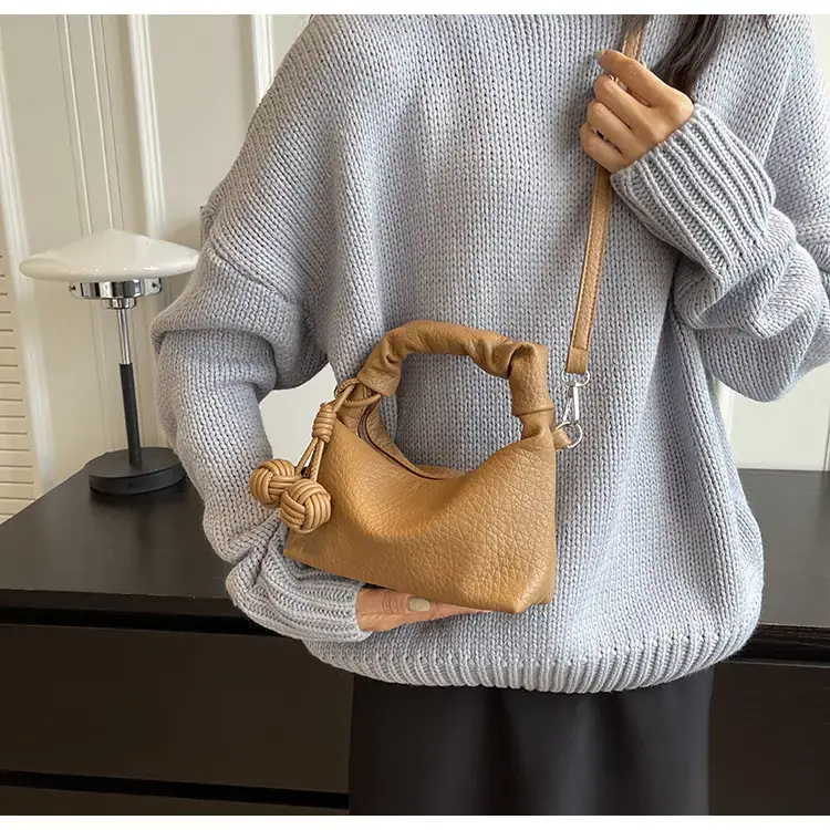 Black Retro Shoulder Bag for Women 2023 — feature 27
