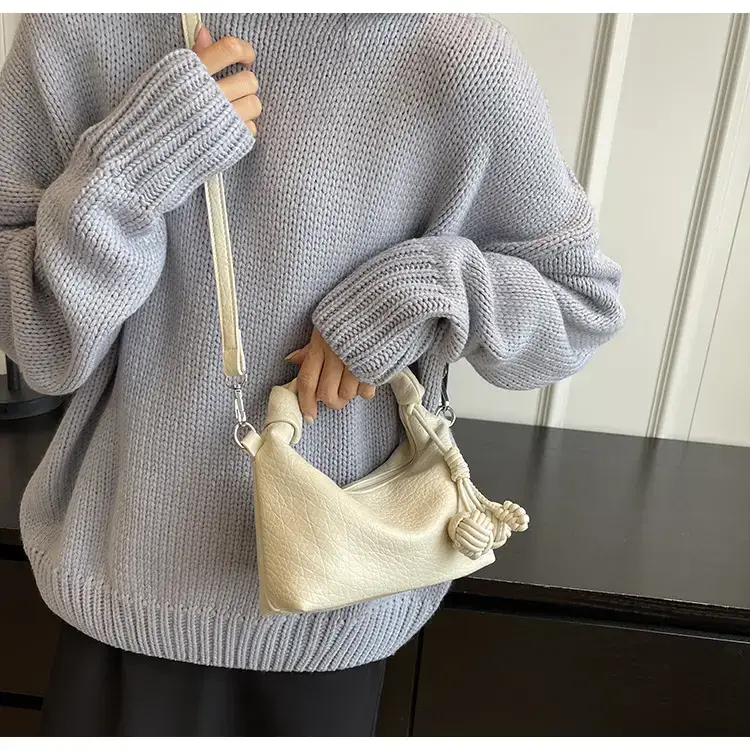 Black Retro Shoulder Bag for Women 2023 — feature 29