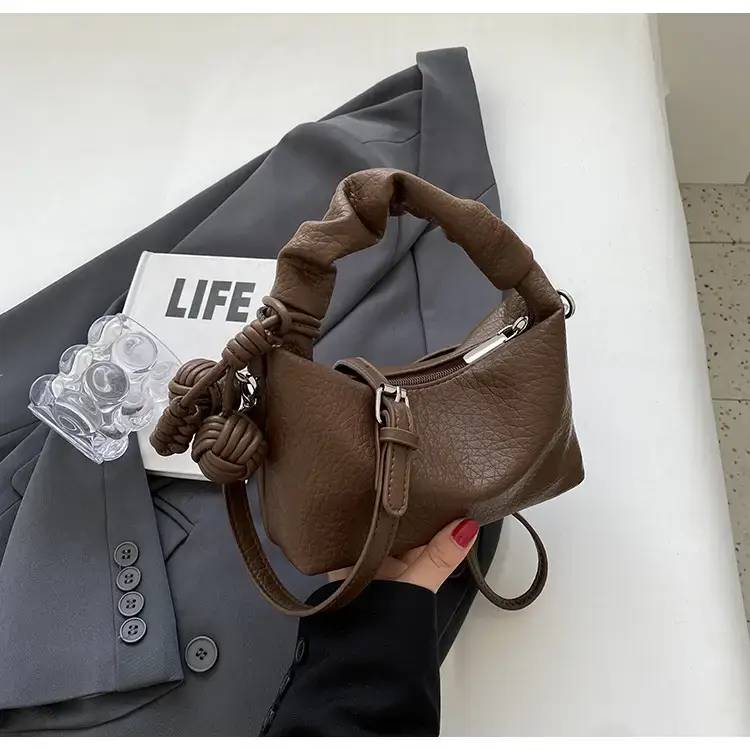 Black Retro Shoulder Bag for Women 2023 — feature 33