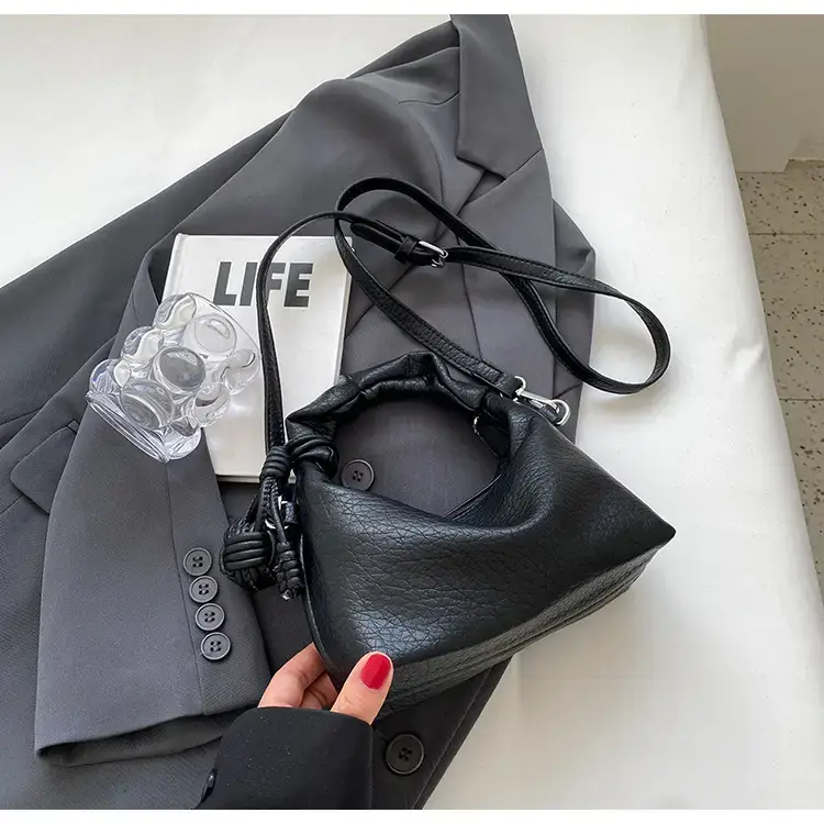 Black Retro Shoulder Bag for Women 2023 — feature 34