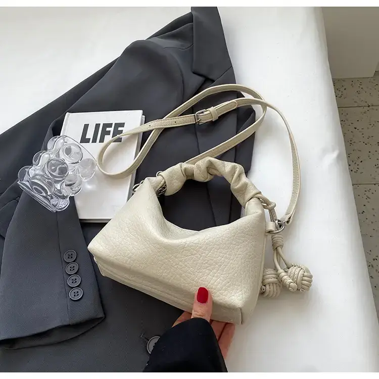 Black Retro Shoulder Bag for Women 2023 — feature 37