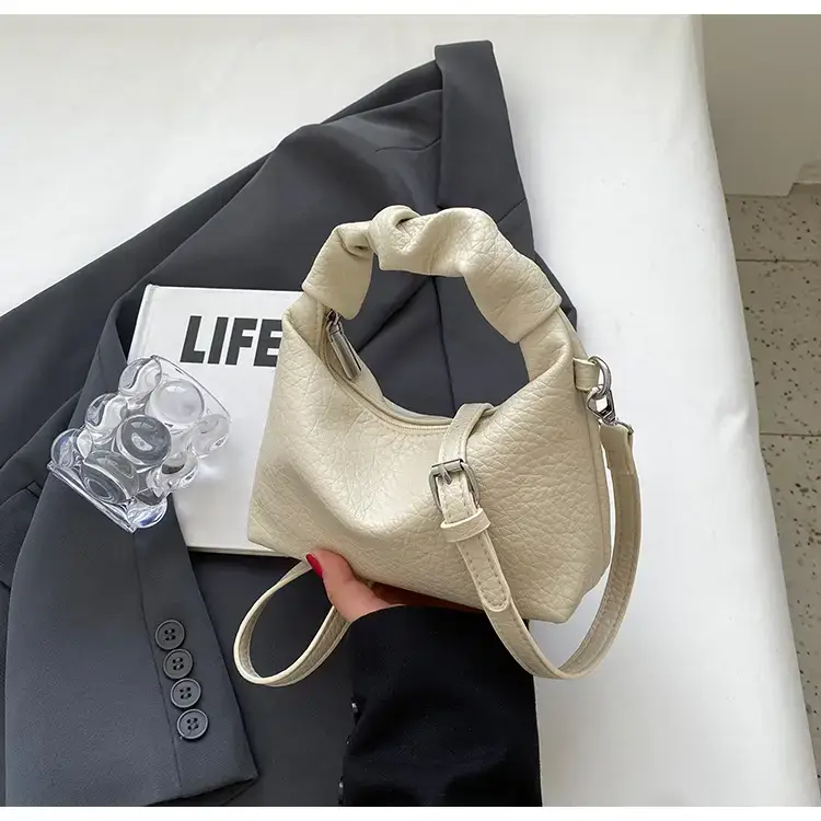 Black Retro Shoulder Bag for Women 2023 — feature 39