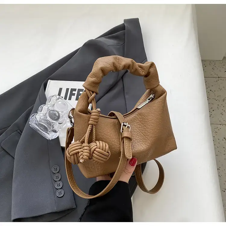Black Retro Shoulder Bag for Women 2023 — feature 41