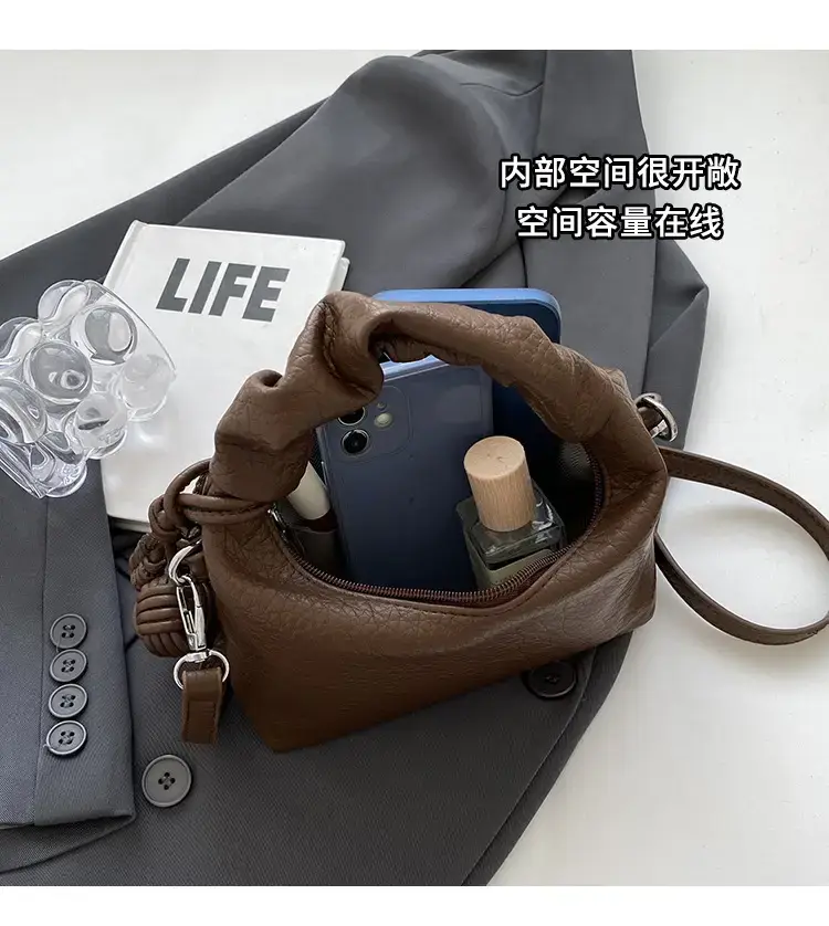Black Retro Shoulder Bag for Women 2023 — feature 8