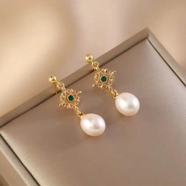 Gold Pearl Earrings for Women Elegant Retro Design