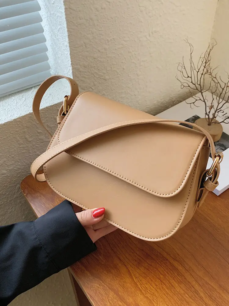 White Retro Shoulder Messenger Bag for Women - Image 8