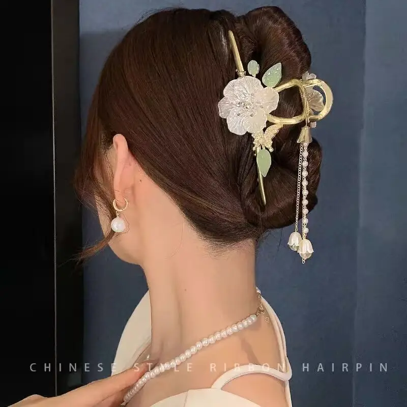 Ancient Camellia Hairpin Clip with Tassels — feature 10