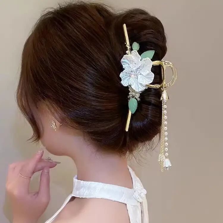 Ancient Camellia Hairpin Clip with Tassels — feature 14