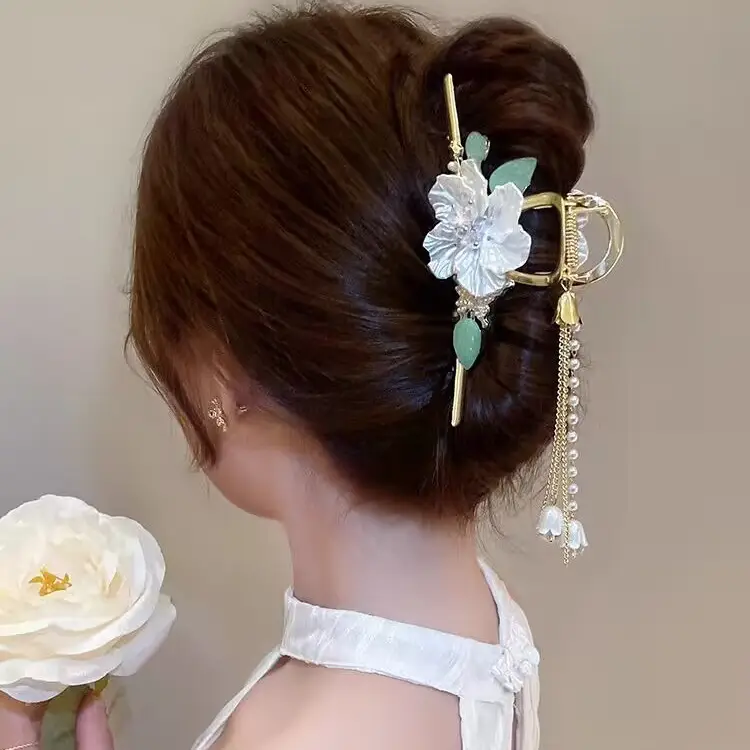 Ancient Camellia Hairpin Clip with Tassels — feature 16
