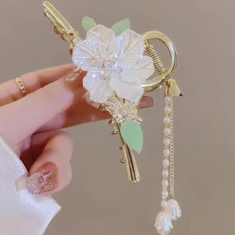 Ancient Camellia Hairpin Clip with Tassels — feature 18