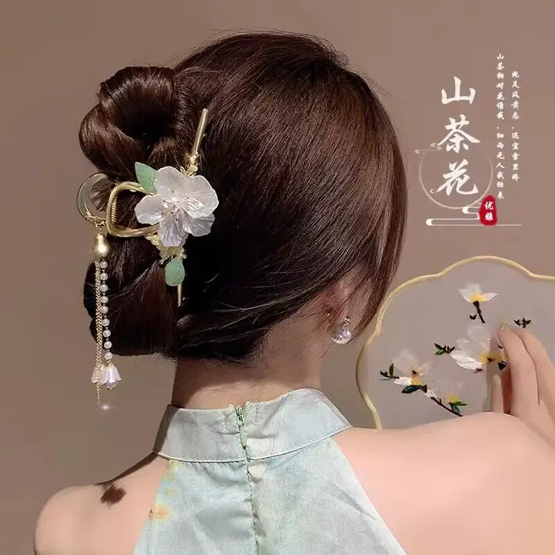 Ancient Camellia Hairpin Clip with Tassels — feature 6