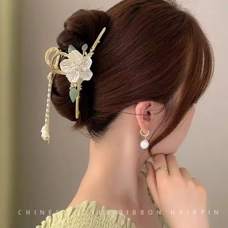 Ancient Camellia Hairpin Clip with Tassels — feature 8