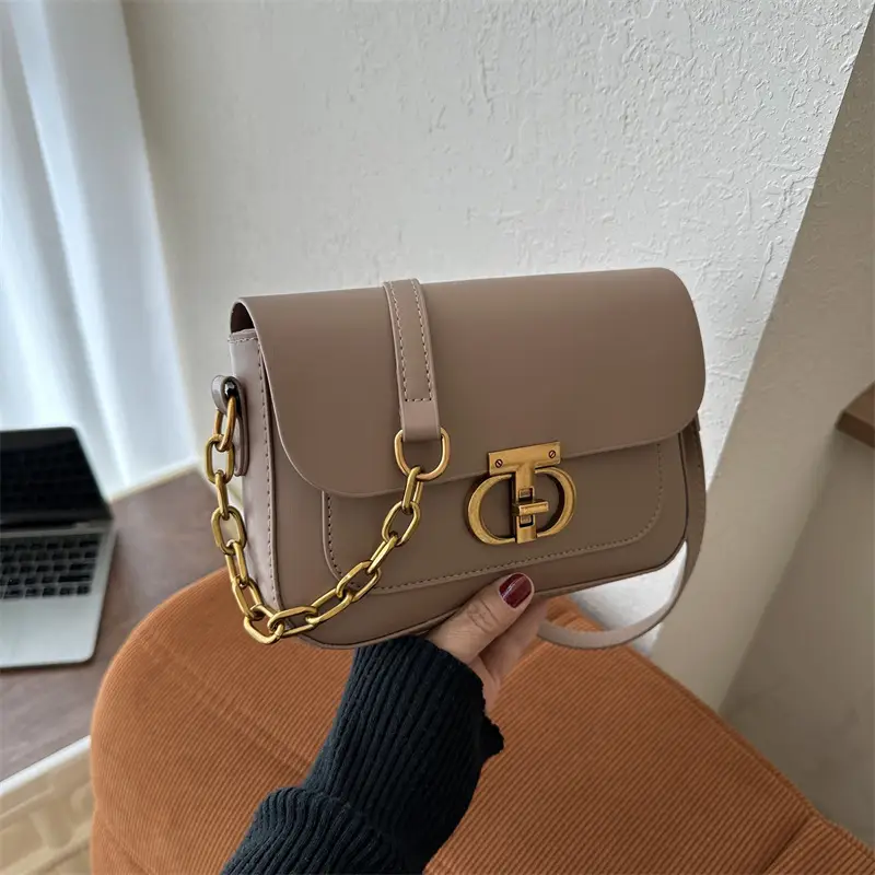White Retro Lock Shoulder Bag with Chain - Image 5