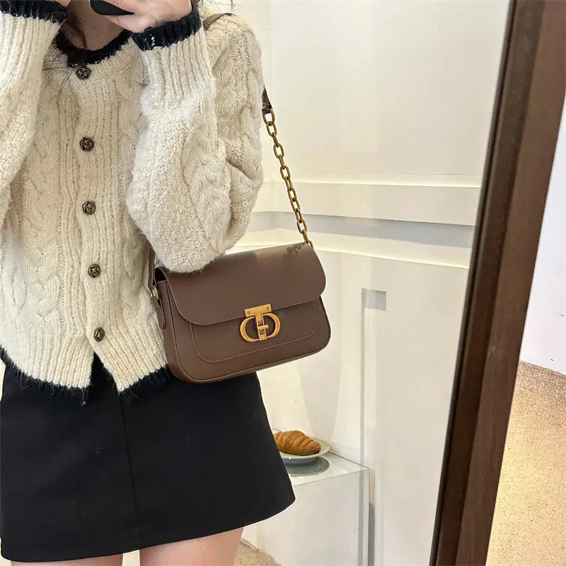 White Retro Lock Shoulder Bag with Chain - Image 6