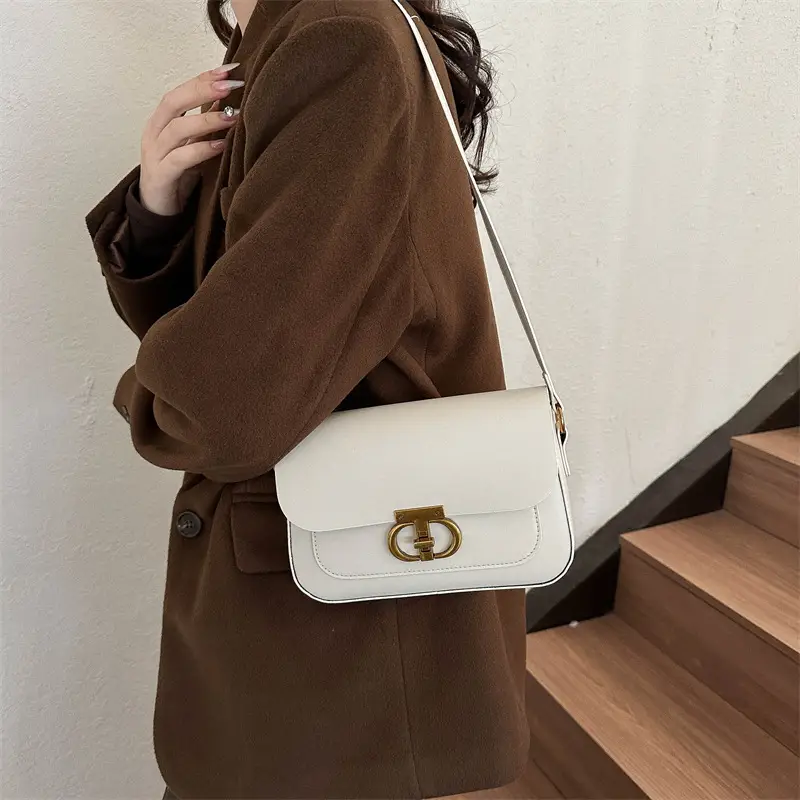 White Retro Lock Shoulder Bag with Chain - Image 7