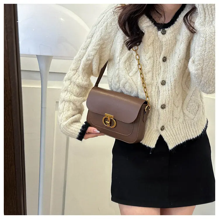White Retro Lock Shoulder Bag with Chain — feature 10