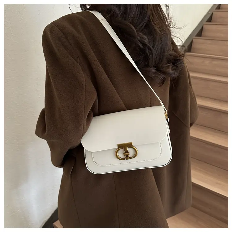 White Retro Lock Shoulder Bag with Chain — feature 14