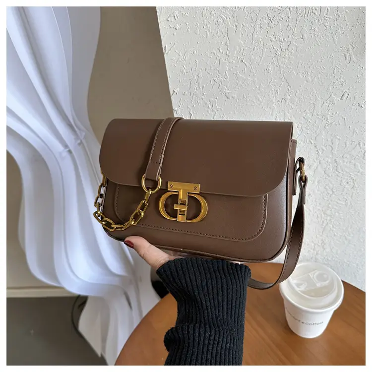 White Retro Lock Shoulder Bag with Chain — feature 17