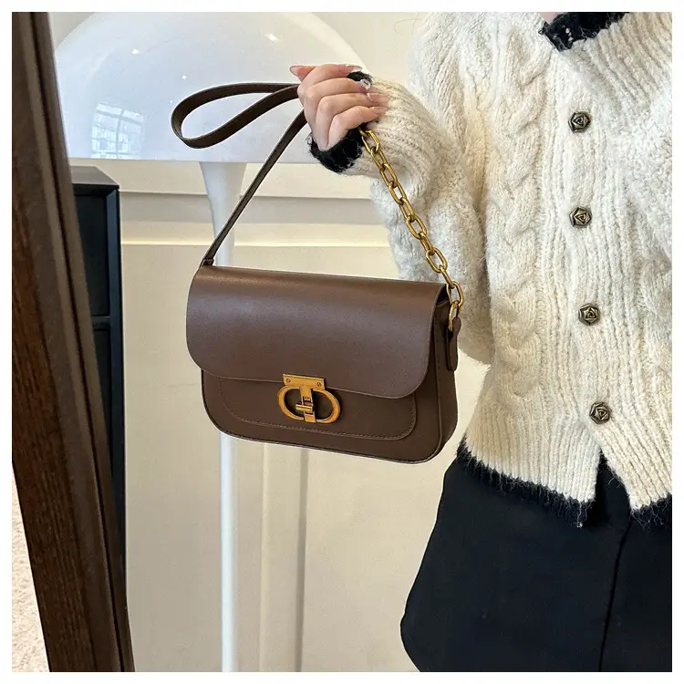 White Retro Lock Shoulder Bag with Chain — feature 2