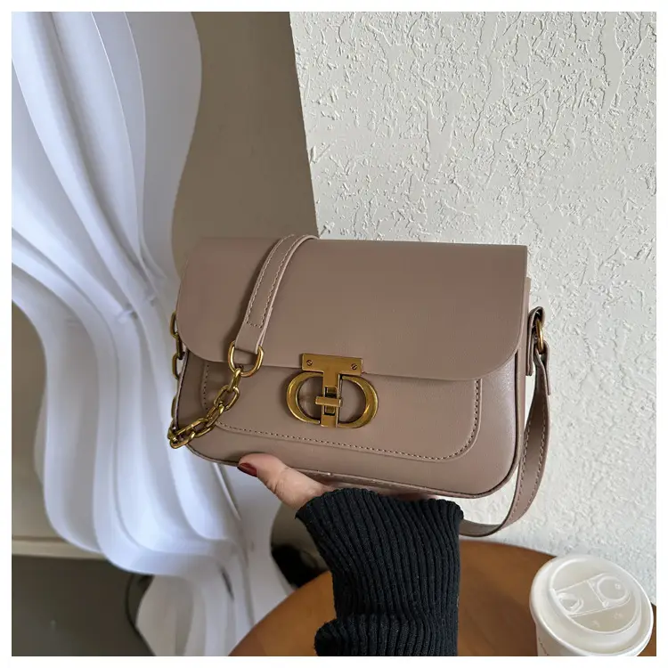 White Retro Lock Shoulder Bag with Chain — feature 20