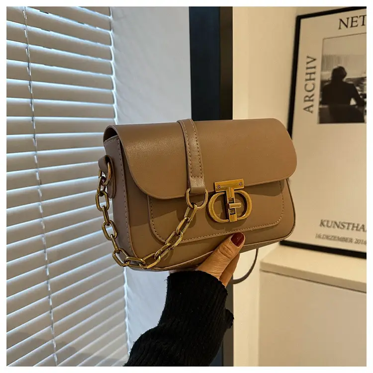 White Retro Lock Shoulder Bag with Chain - Image 3