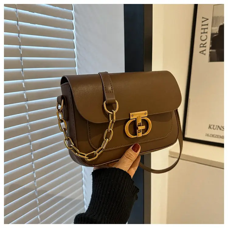 White Retro Lock Shoulder Bag with Chain - Image 4