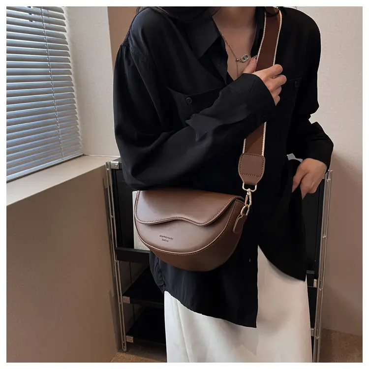 Black Textured Shoulder Bag for Women 2023 — feature 12