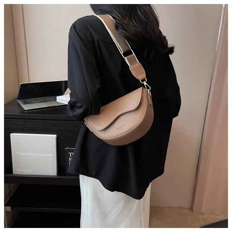 Black Textured Shoulder Bag for Women 2023 — feature 14