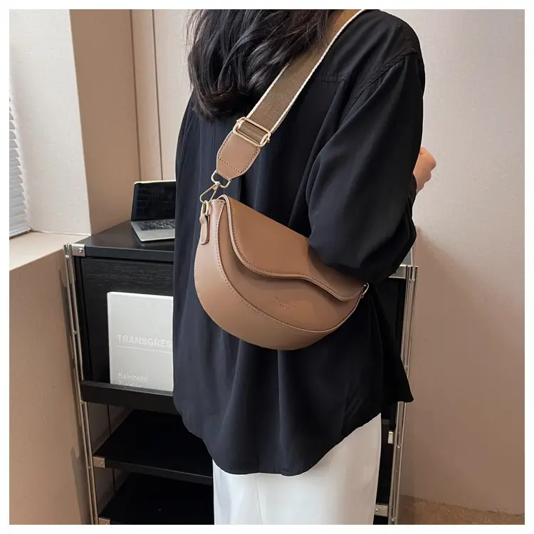 Black Textured Shoulder Bag for Women 2023 — feature 15