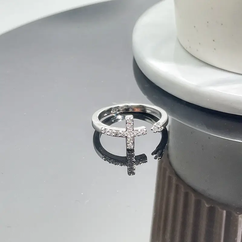 Women's Retro Cross Open Ring with Cold Wind Design — feature 15