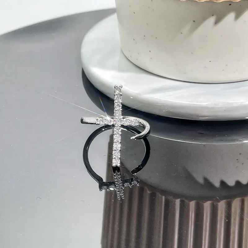 Women's Retro Cross Open Ring with Cold Wind Design — feature 7