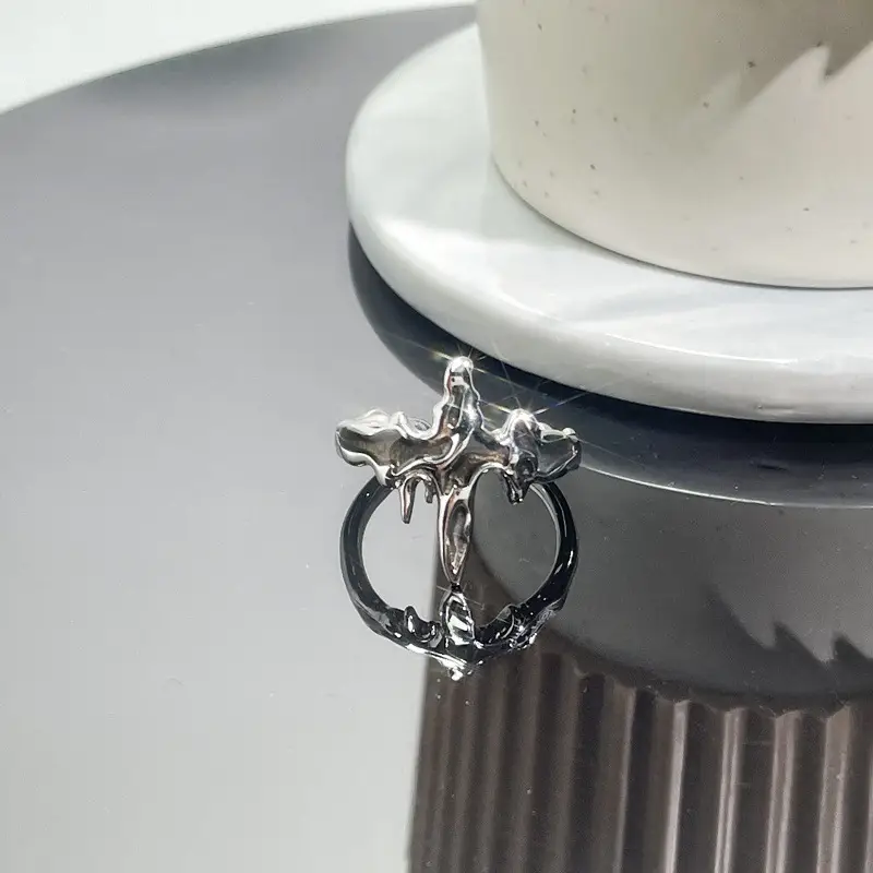 Women's Retro Cross Open Ring with Cold Wind Design — feature 8