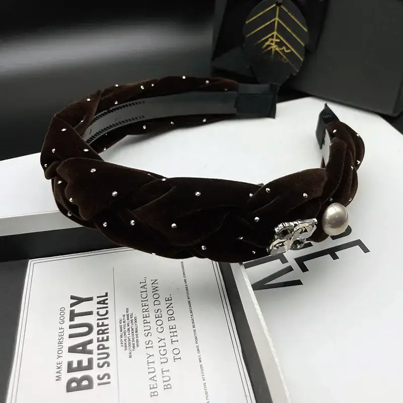 2023 Women's Braided Diamond Hair Clamp Hoop Brown — feature 4