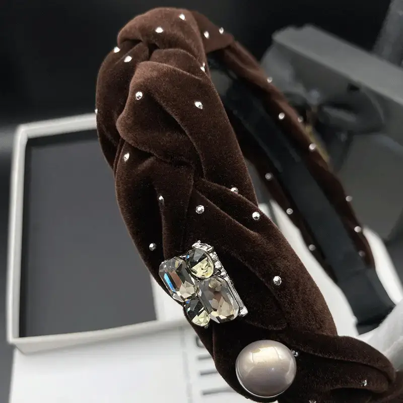 2023 Women's Braided Diamond Hair Clamp Hoop Brown — feature 6