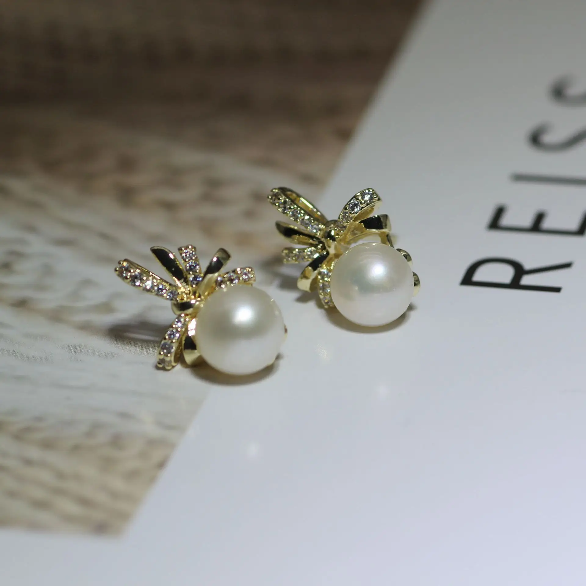 Women's Bow Pearl Earrings Copper Plated Real Gold — feature 14