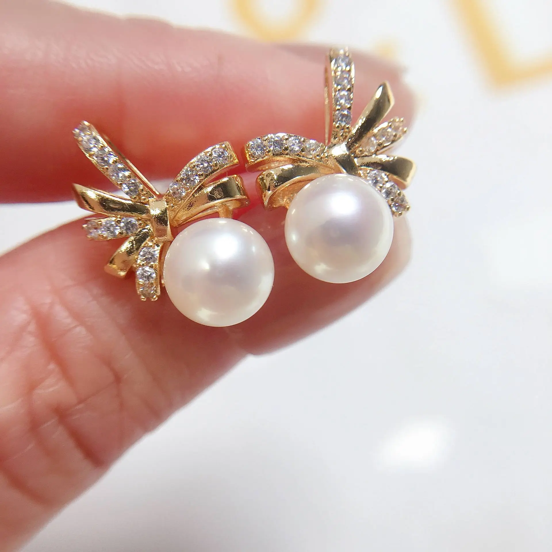 Women's Bow Pearl Earrings Copper Plated Real Gold — feature 6