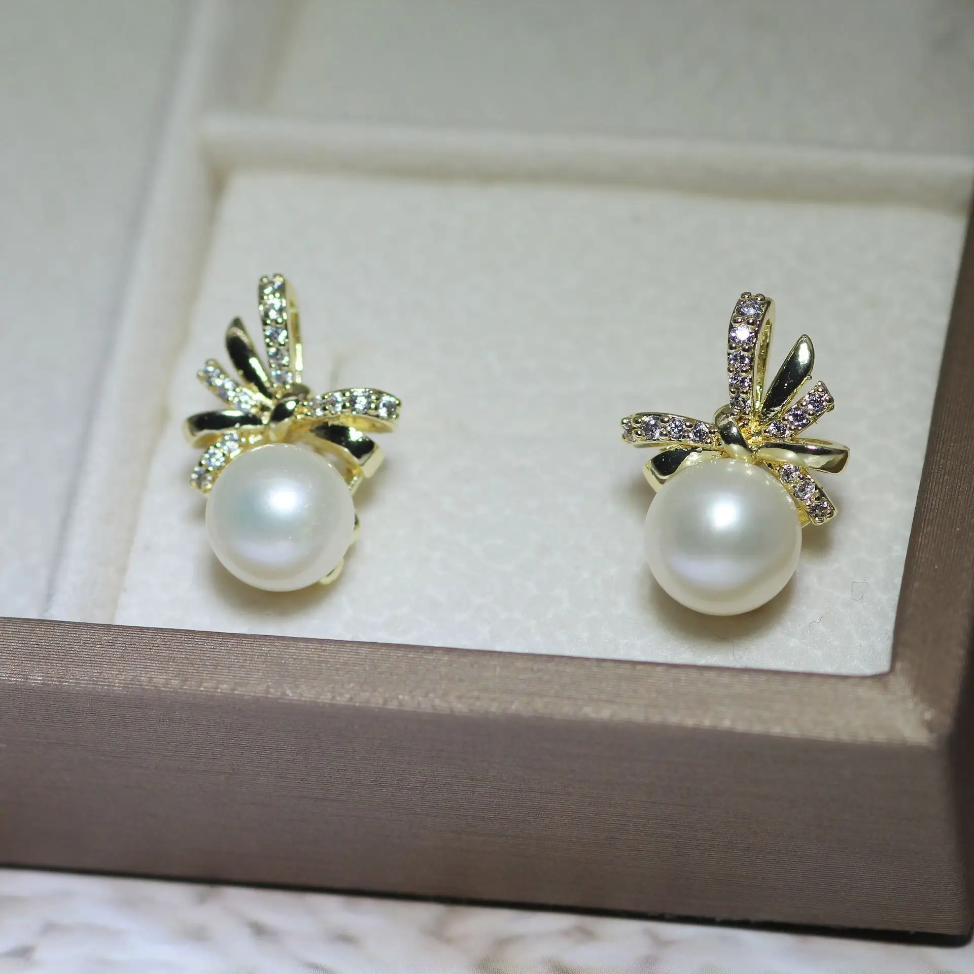Women's Bow Pearl Earrings Copper Plated Real Gold — feature 9
